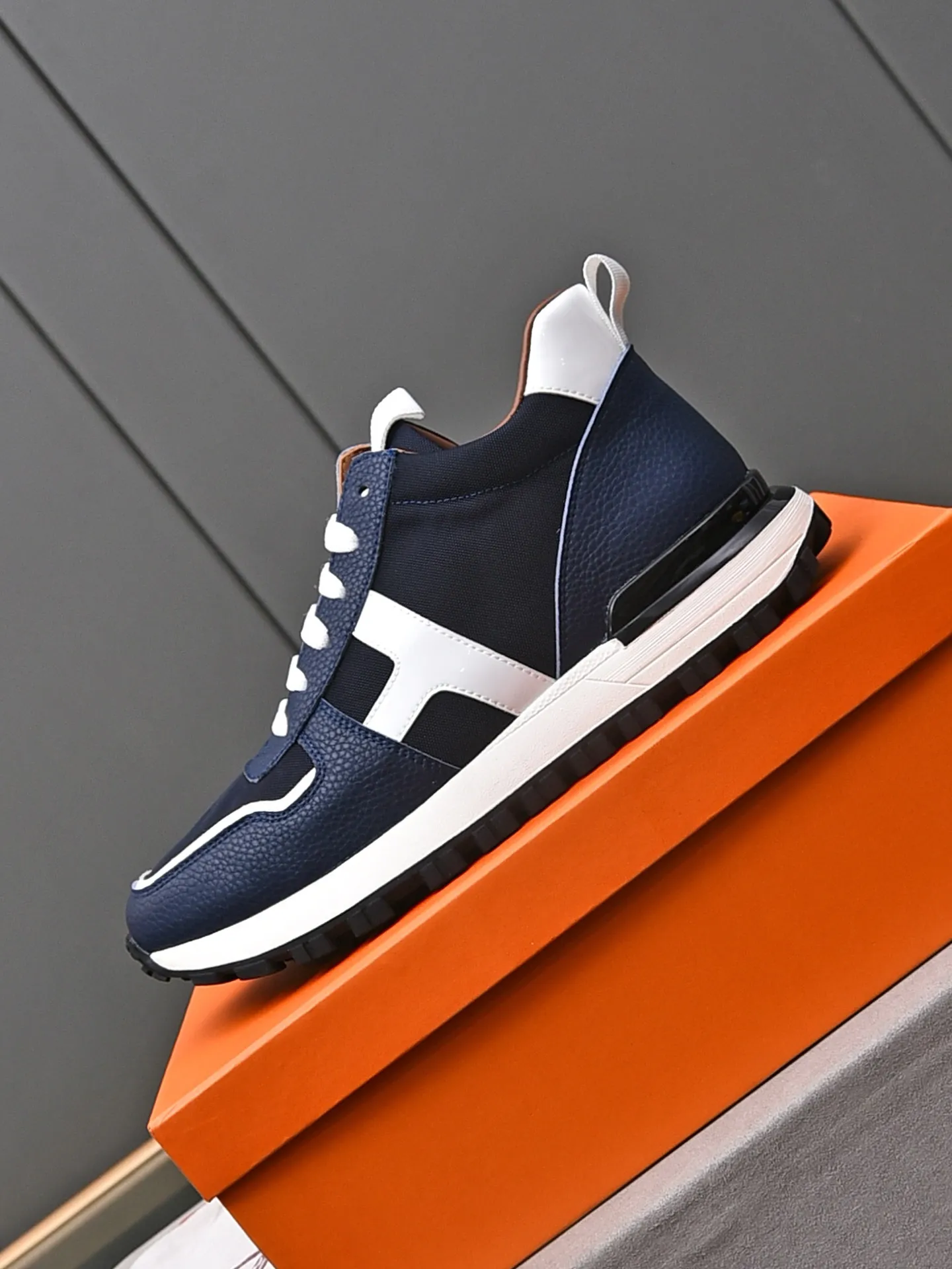 📛📛📛PPP480 (Hermes high-top)🆕Men's color-blocked sneakers, decorated with textured calfskin details. Spliced ​​with original cowhide, this shoe draws inspiration from the equestrian world, integrating technical details and practical functions. Breathable sheep lining, rubber wear-resistant outsole, high-end quality, every detail is perfectly combined! Size: 38-44 (45 can be customized)